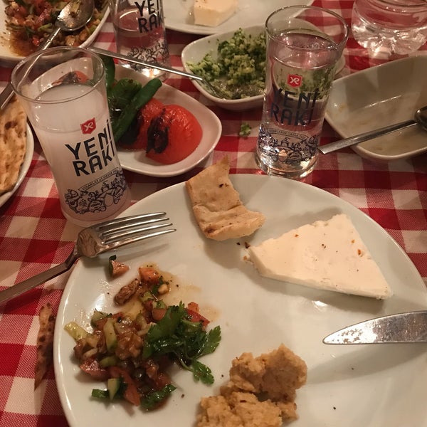 Photo prise au Eski Babel Ocakbaşı Restaurant par Emrah Ö. le2/15/2019