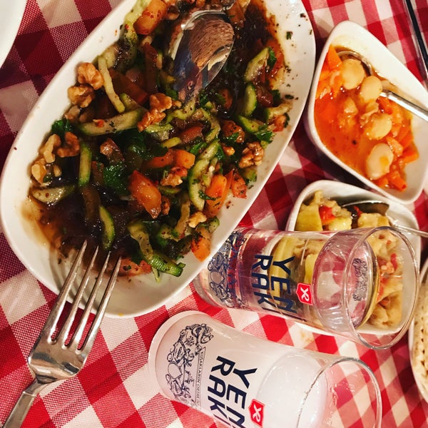 Photo taken at Eski Babel Ocakbaşı Restaurant by Emrah Ö. on 1/30/2019