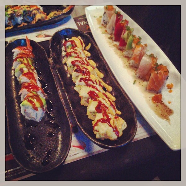 Снимок сделан в Amaya Japanese Restaurant пользователем Aaron C. 10/15/2013