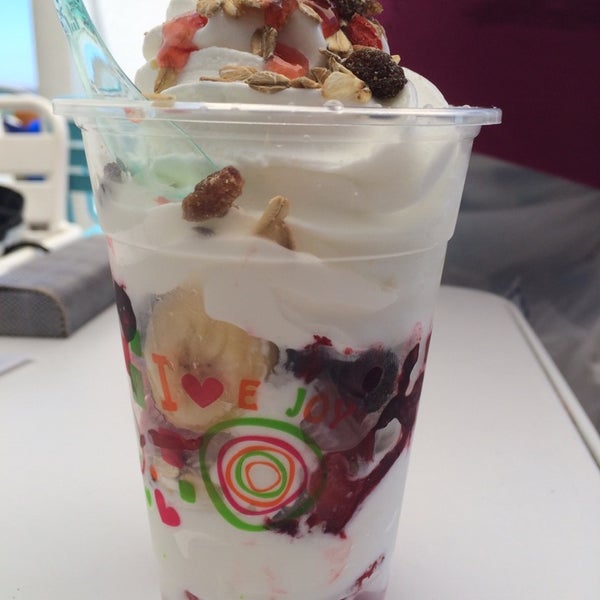 7/14/2014에 Ellina K.님이 YAOURTAKI - Frozen Yogurt - Ice Cream - Coffee - Smoothie에서 찍은 사진