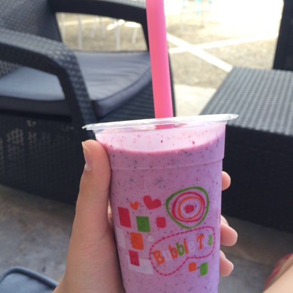 รูปภาพถ่ายที่ YAOURTAKI - Frozen Yogurt - Ice Cream - Coffee - Smoothie โดย Ellina K. เมื่อ 7/12/2014