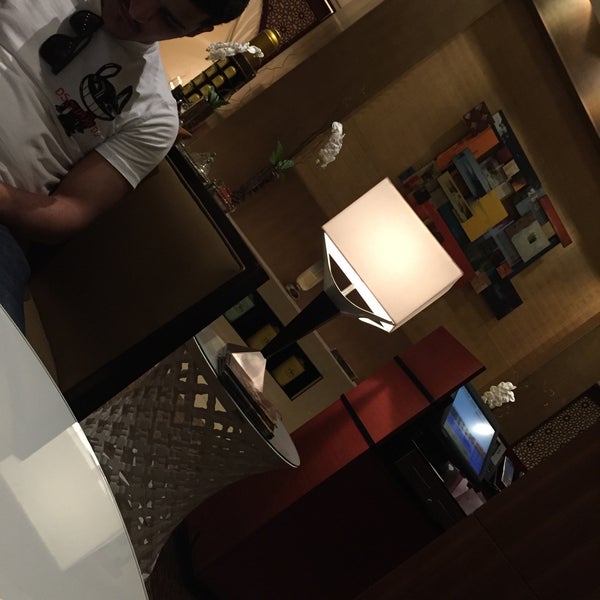 9/10/2015에 Azam A.님이 Karat Lobby Lounge에서 찍은 사진