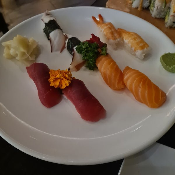 Foto scattata a Okura Robata Sushi Bar and Grill da Ella il 11/15/2021