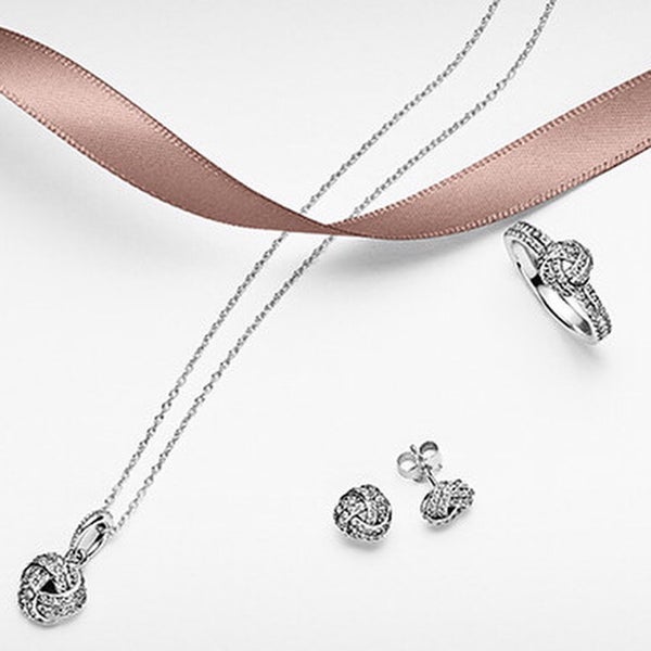 Multibrand jewellery store you can find Pandora charms, marie claire PARIS jewellery, watches, weeding kewellery