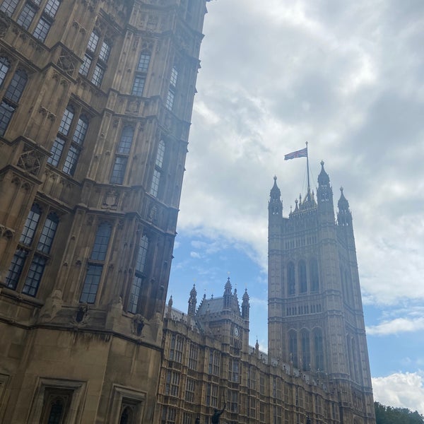 Foto diambil di Houses of Parliament oleh Eu pada 7/28/2023