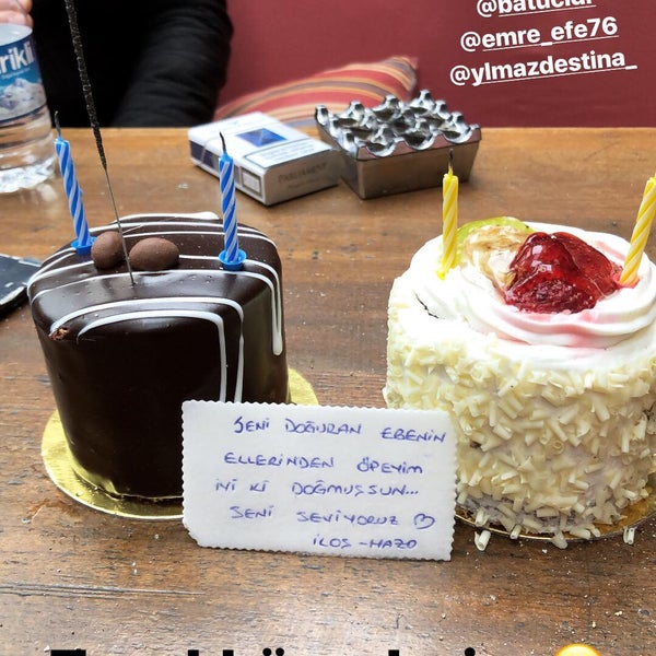 Снимок сделан в One Way Cafe &amp; Restaurant пользователем Beyza Betül G. 3/25/2018