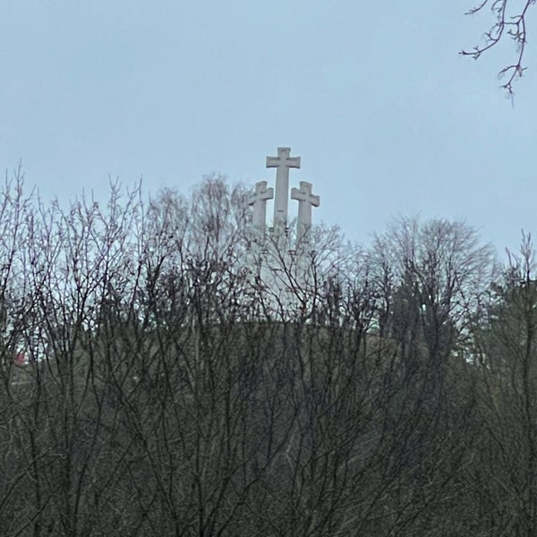 Foto tomada en Hill of Three Crosses Lookout  por Faruk A. el 1/1/2022