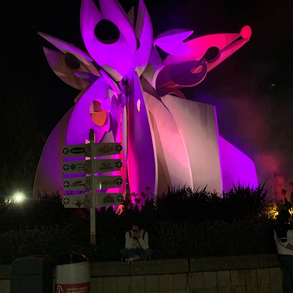 Foto diambil di Six Flags La Ronde oleh Martin L. pada 9/21/2019