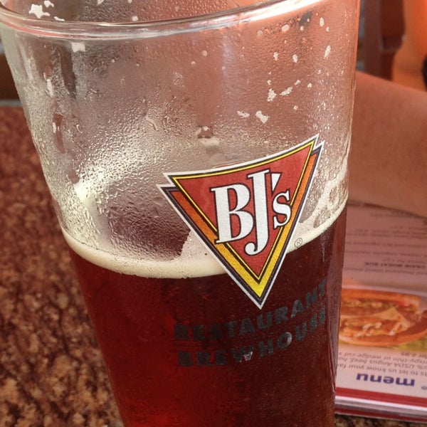 Photo taken at BJ&#39;s Restaurant &amp; Brewhouse by Jill F. on 5/31/2013