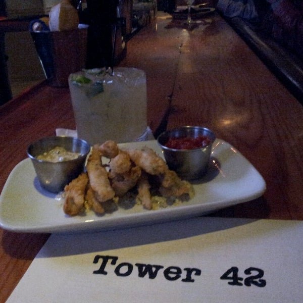 Foto diambil di Tower 42 Restaurant oleh Barry G. pada 2/27/2013