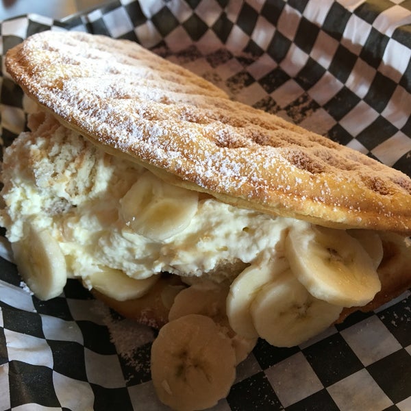 Foto tirada no(a) Butter And Zeus Waffle Sandwiches por Eric C. em 5/20/2016