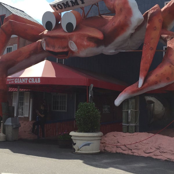 Photo taken at Giant Crab Seafood Restaurant by Allison L. on 5/21/2016