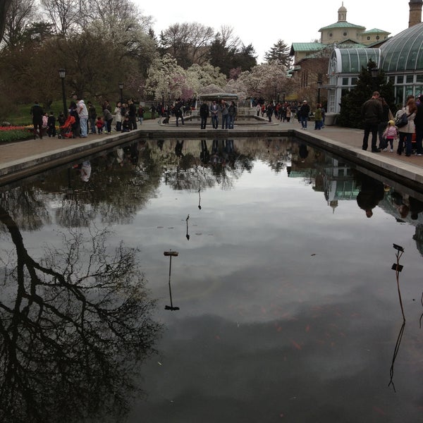 รูปภาพถ่ายที่ Brooklyn Botanic Garden โดย Olga เมื่อ 4/13/2013