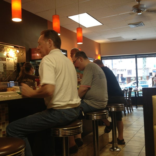 รูปภาพถ่ายที่ Bay Ridge Diner โดย Jobana เมื่อ 7/20/2013