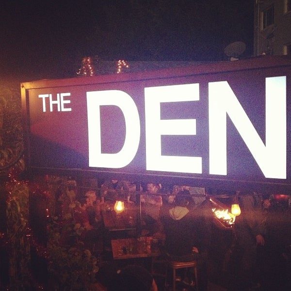 รูปภาพถ่ายที่ The Den On Sunset โดย Ralph R. เมื่อ 12/30/2012