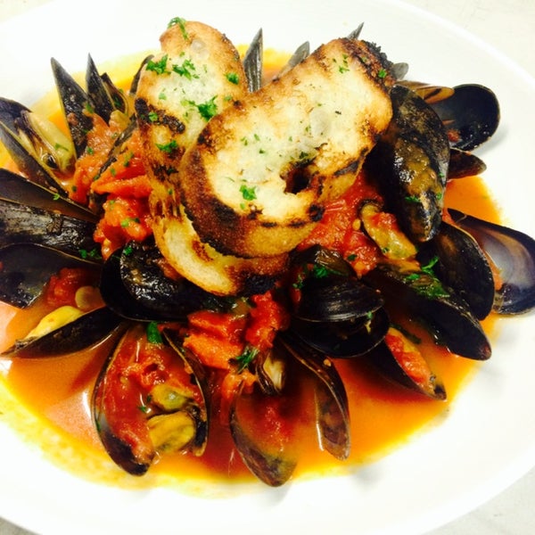 Tomato and Basil Mussels