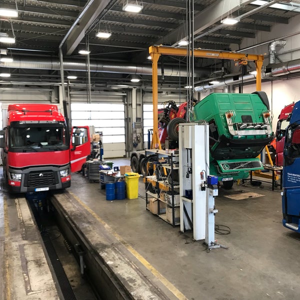 Пычев дмитрий вольво восток. Вольво трак центр навля. Навля трак центр. Volvo truck центр. Логотип трак центр.