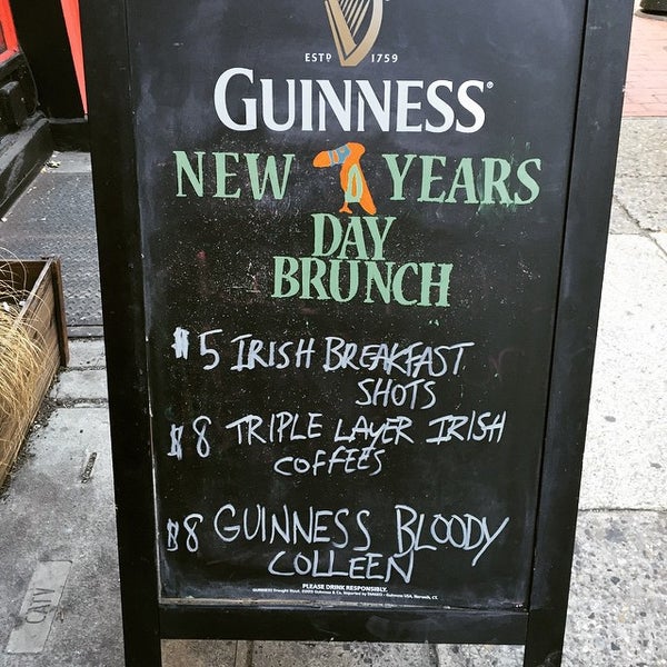 Foto tomada en The Bards Irish Bar  por Candace S. el 1/1/2015