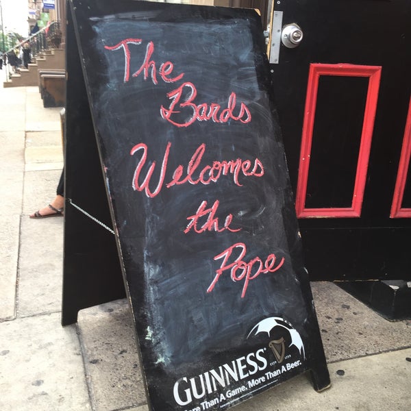 9/26/2015 tarihinde Candace S.ziyaretçi tarafından The Bards Irish Bar'de çekilen fotoğraf