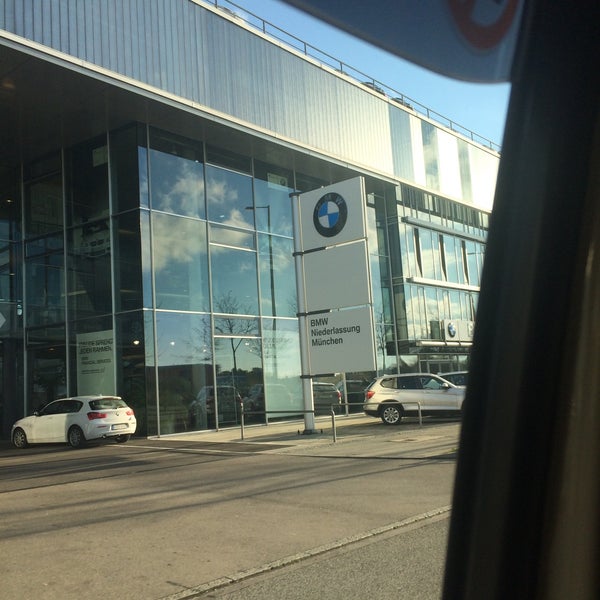 Foto scattata a BMW FIZ Projekthaus da Utku Y. il 11/23/2015
