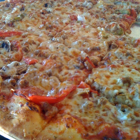 รูปภาพถ่ายที่ Dough Bro&#39;s Italian Kitchen โดย Beverly H. เมื่อ 4/5/2012