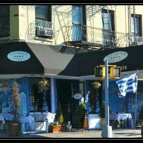 Foto tomada en Athena Mediterranean Cuisine  por Andrea H. el 3/9/2014