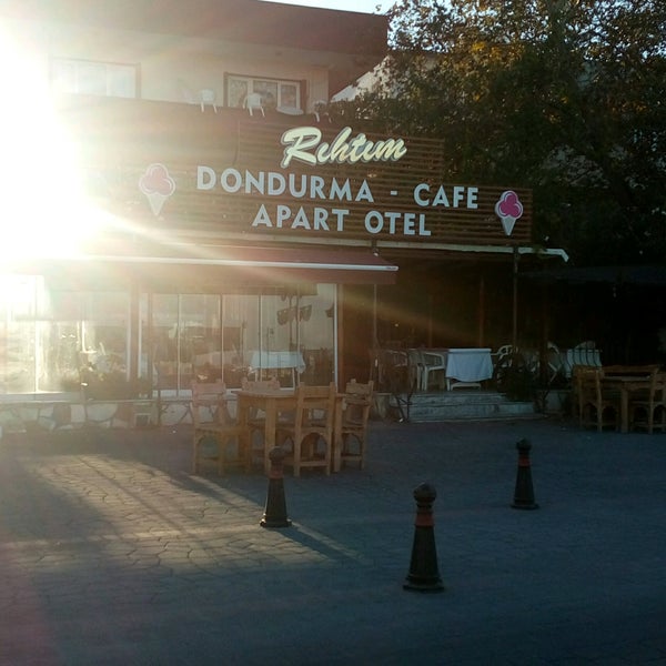 Photo taken at Rıhtım Restaurant by Yusuf kaan I. on 10/14/2016