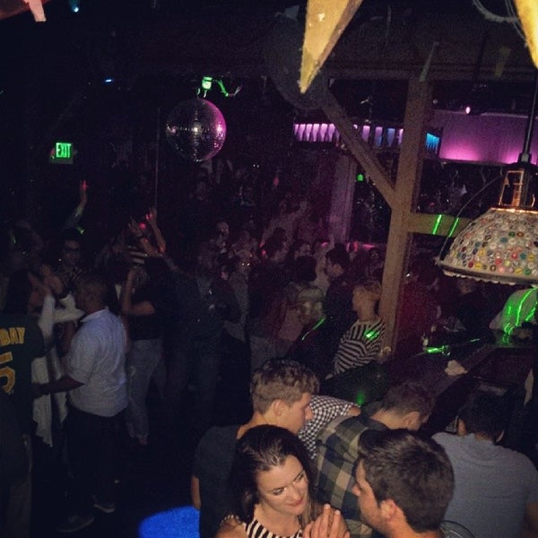 3/15/2014 tarihinde Allier Z.ziyaretçi tarafından Holy Cow Nightclub'de çekilen fotoğraf