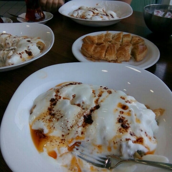 Özen Börek ve Tatlı Evi Anadolu Hisarı Körfez Cd. No4/A