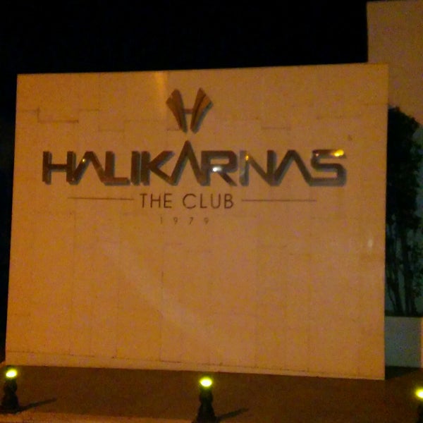 Das Foto wurde bei Halikarnas The Club von Serdar Ö. am 1/2/2017 aufgenommen