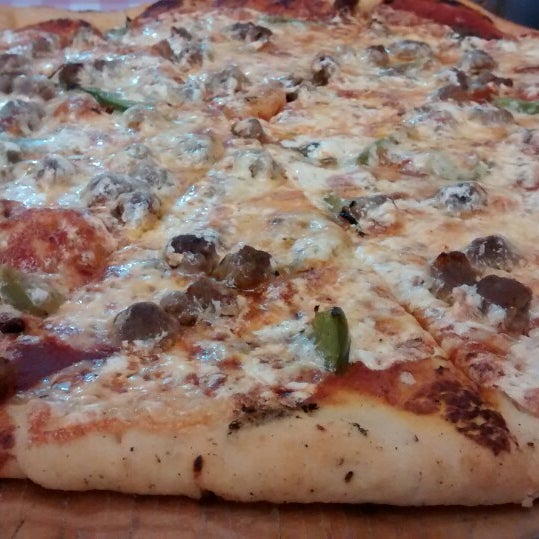 Foto diambil di Capriccio Pizza &amp; Pasta oleh Ri C. pada 10/26/2014