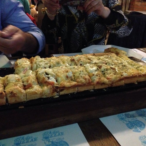 10/20/2013 tarihinde Francisco Eduardo B.ziyaretçi tarafından Cia. das Pizzas'de çekilen fotoğraf
