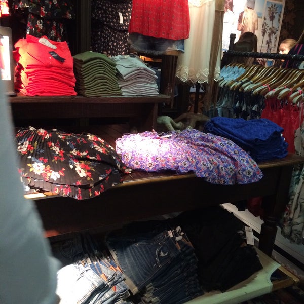hollister department store