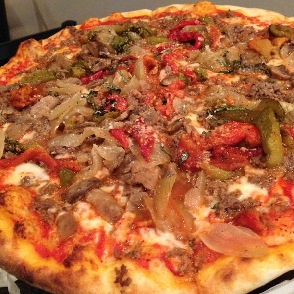 Photo prise au Colarusso&#39;s Coal Fired Pizza par Susan le10/9/2014