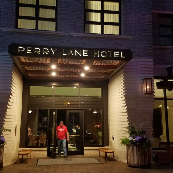 Photo taken at Perry Lane Hotel, a Luxury Collection Hotel, Savannah by DCCARGUY W. on 2/21/2019