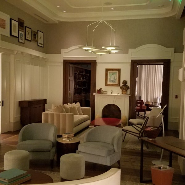 Das Foto wurde bei Perry Lane Hotel, a Luxury Collection Hotel, Savannah von DCCARGUY W. am 2/21/2019 aufgenommen