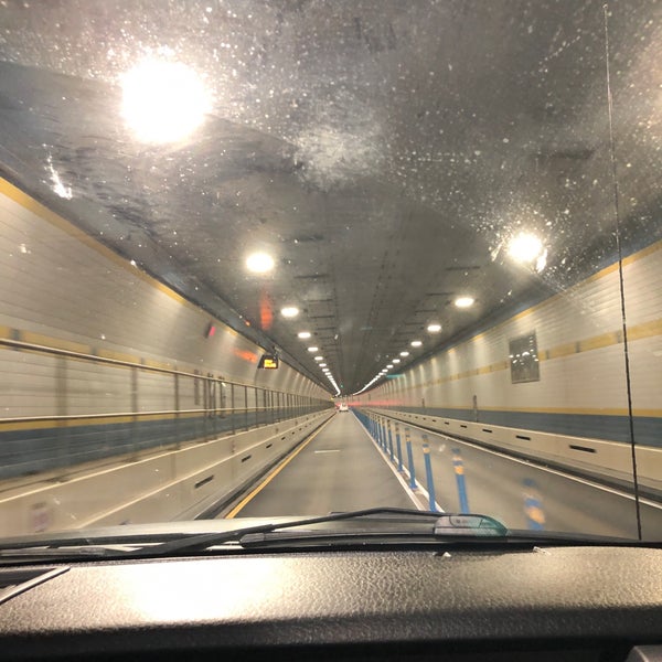 Снимок сделан в Hugh L. Carey Tunnel пользователем Mabel A. 7/28/2019