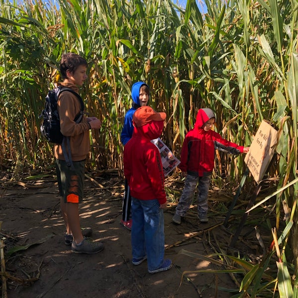Photo taken at Vala&#39;s Pumpkin Patch &amp; Apple Orchard by Robert M. on 10/3/2019