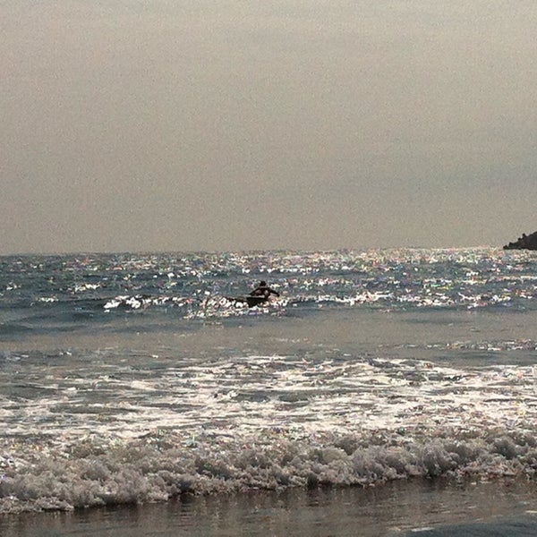 รูปภาพถ่ายที่ uShaka Beach โดย Tess S. เมื่อ 9/30/2014