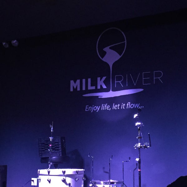 Foto tomada en Milk River Restaurant  por Eric el 4/19/2015