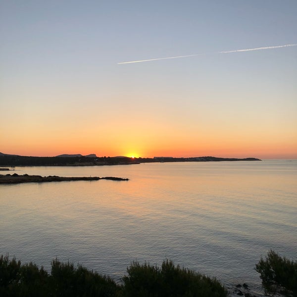 Photo taken at Sol Beach House Ibiza by Jolien G. on 5/31/2019