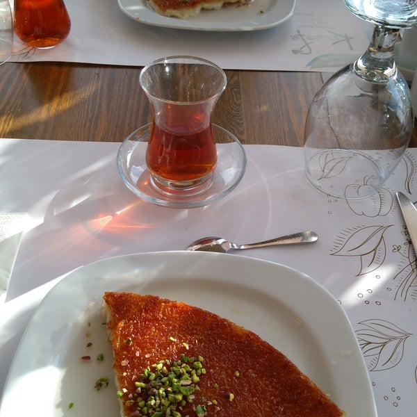 Foto diambil di Knafe Restaurant oleh 💀LP Ş. pada 10/20/2018