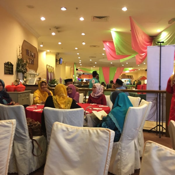 Photo taken at Kuala Lumpur International Hotel by Noor A. on 6/17/2017
