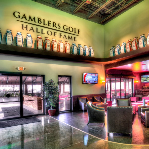 Foto diambil di Dewey&#39;s Indoor Golf &amp; Sports Grill oleh Dewey&#39;s Indoor Golf &amp; Sports Grill pada 4/11/2014