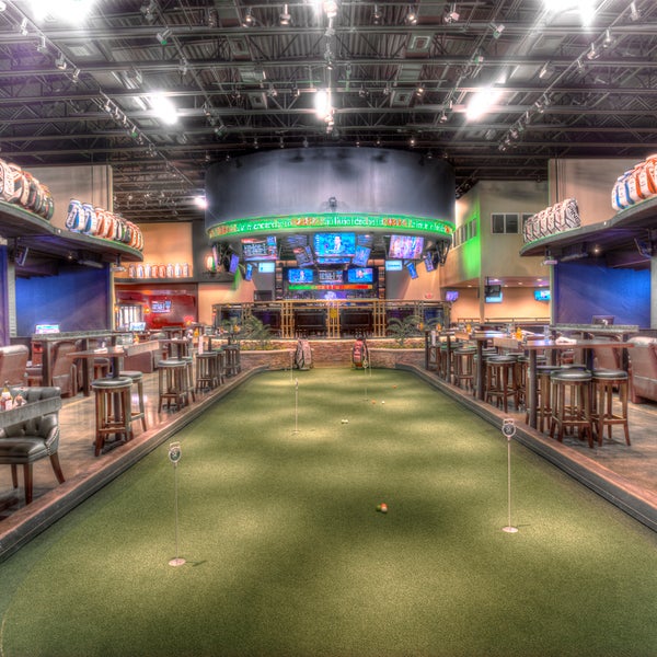 Das Foto wurde bei Dewey&#39;s Indoor Golf &amp; Sports Grill von Dewey&#39;s Indoor Golf &amp; Sports Grill am 4/11/2014 aufgenommen