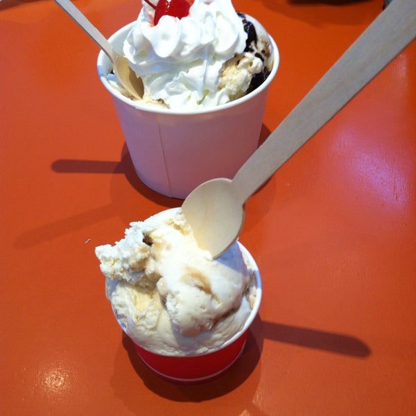 10/17/2013에 Sean D.님이 Captain Sam&#39;s Ice Cream에서 찍은 사진