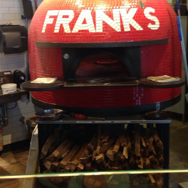 Das Foto wurde bei Frank&#39;s Pizza Napoletana von Heather E. am 4/25/2014 aufgenommen