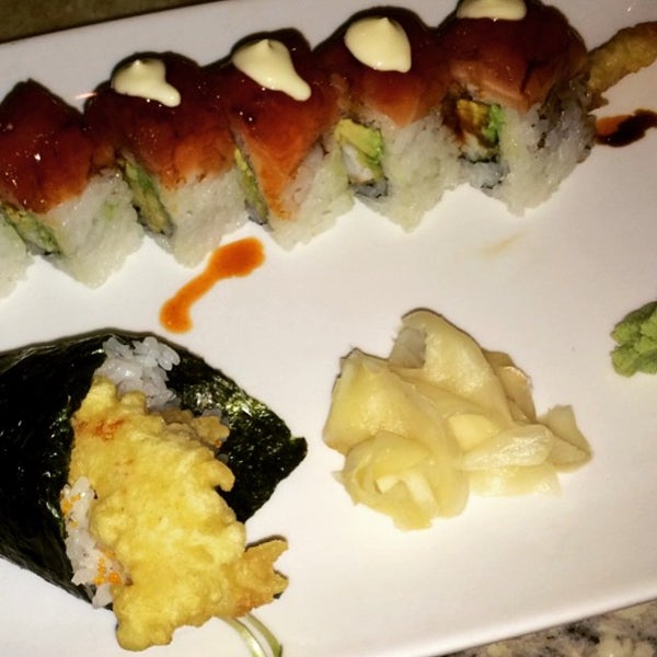 รูปภาพถ่ายที่ Uni Sushi โดย Keith A. เมื่อ 2/4/2015