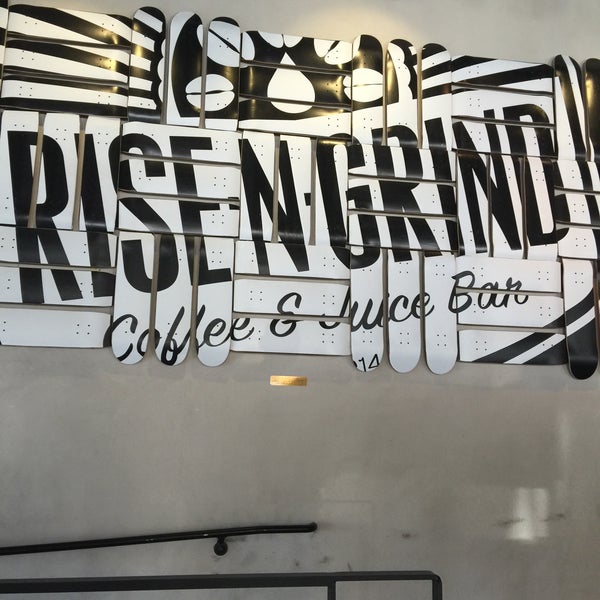 Снимок сделан в Rise N Grind пользователем Café N. 8/2/2015