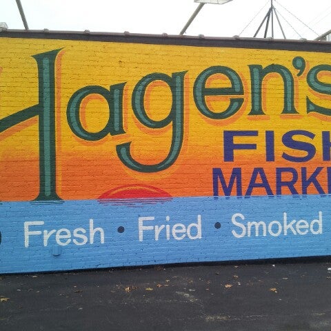 Снимок сделан в Hagen&#39;s Fish Market пользователем Marita T. 10/20/2014